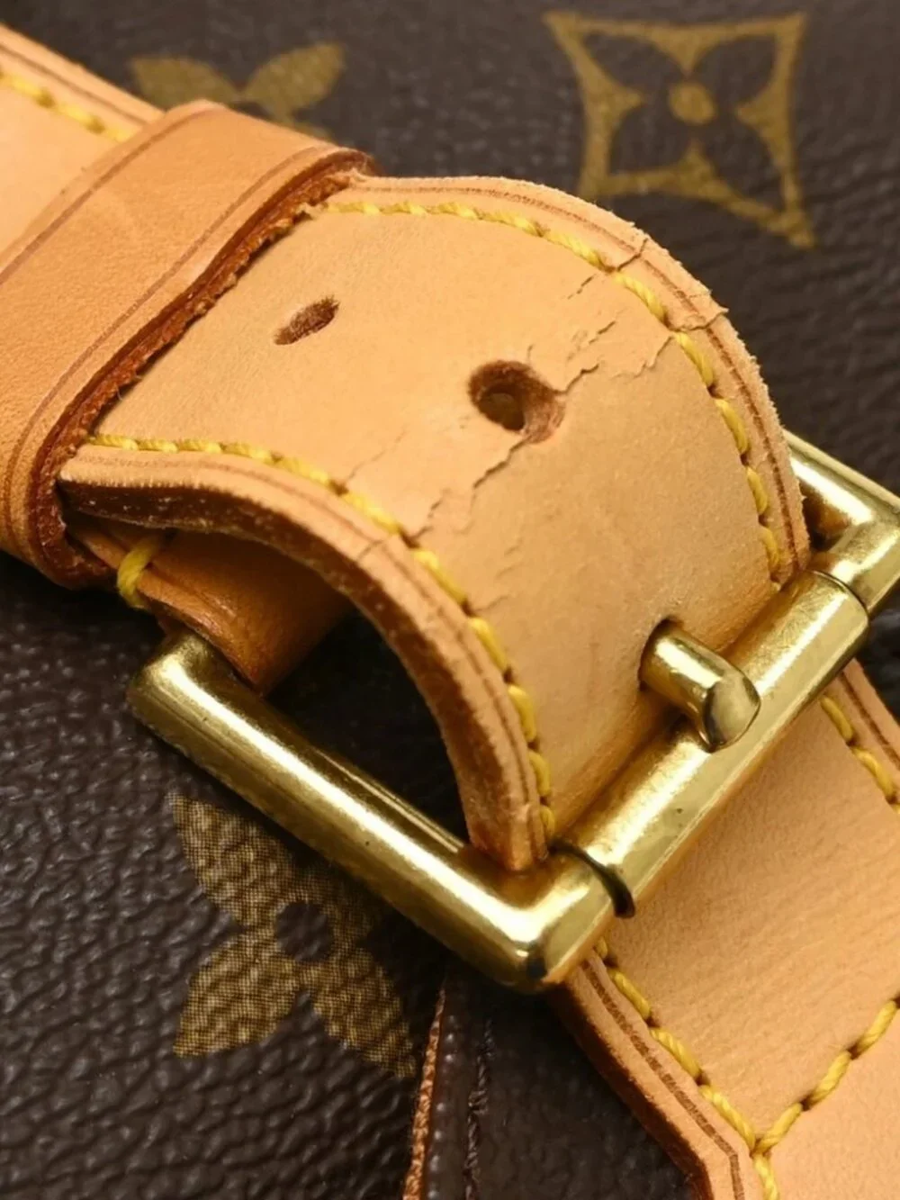 Louis Vuitton outside 	ab